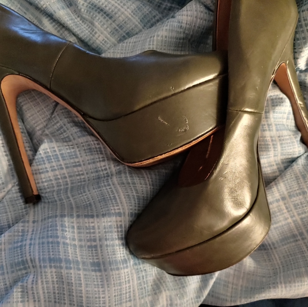 Jessica Simpson army green heels.